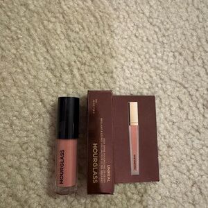 Hourglass Unreal Lip Gloss - Soft Pink